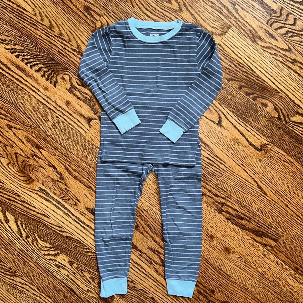 Boys 2 Piece Carter’s Pajama Set Size 4T